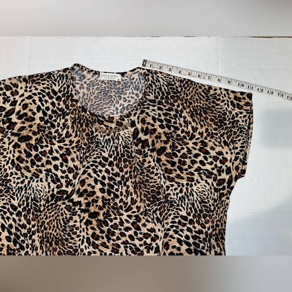 Jon & Anna Contemporary Top - Picture 5 of 11